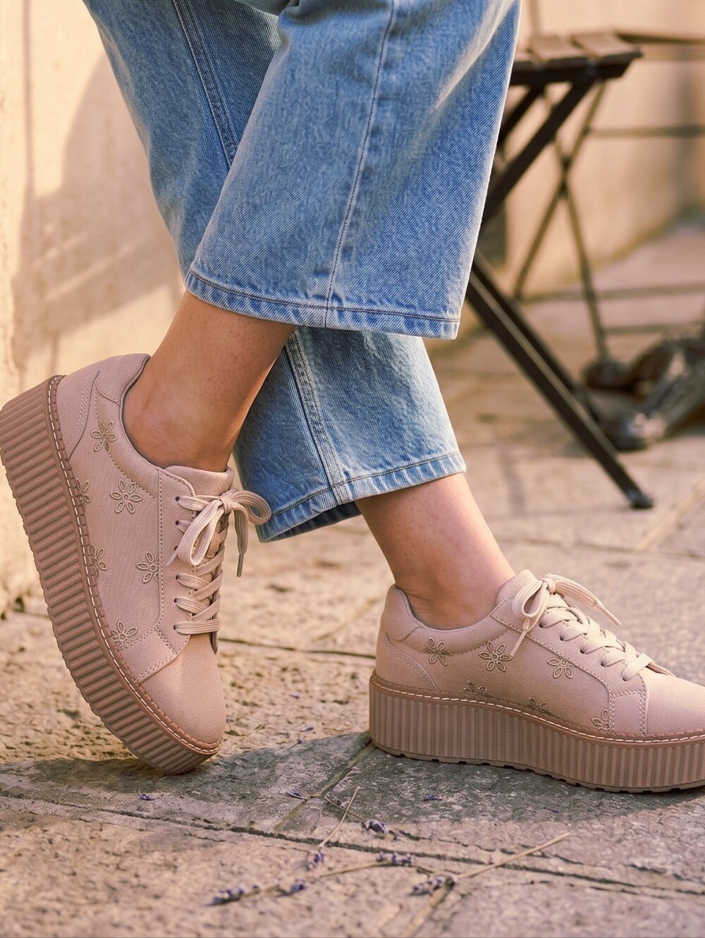 NEW DV by Dolce Vita Beige Embroidered Eyelet Platform Sneakers 8.5